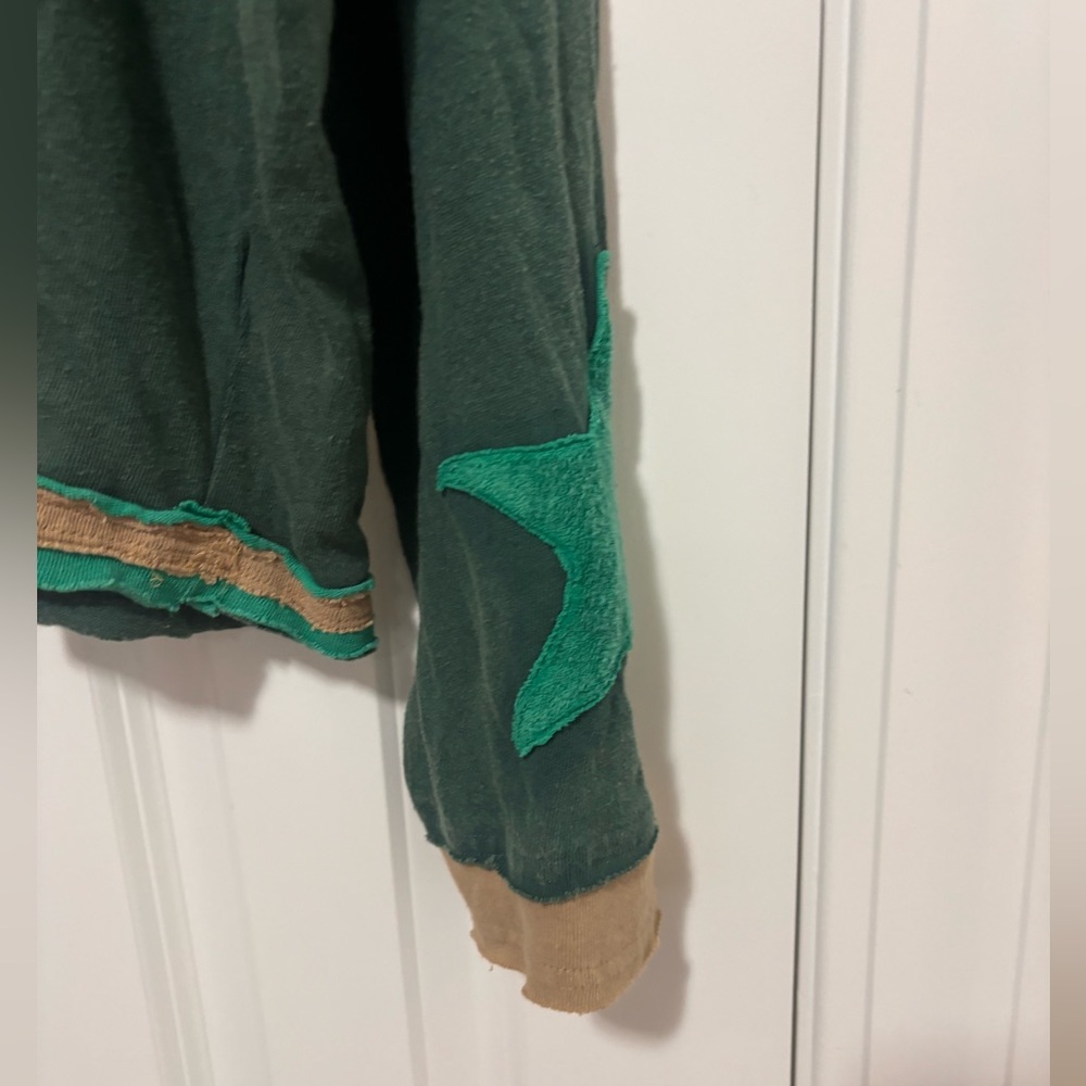 New Free People You're A Star Long-Sleeved Tee Shirt Green Stars Combo Size XS - Picture 8 of 11
